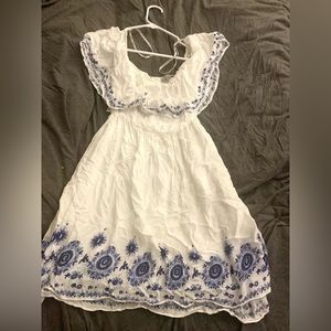 White and blue floral dress,size small